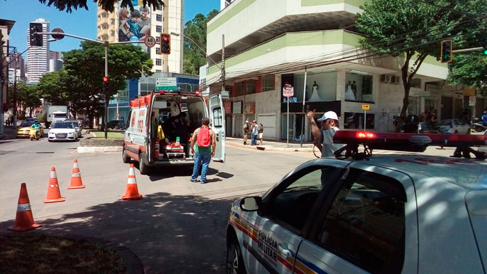 Homem é atropelado na Itamar com Antônio Passarela 1 acidente fernando 2