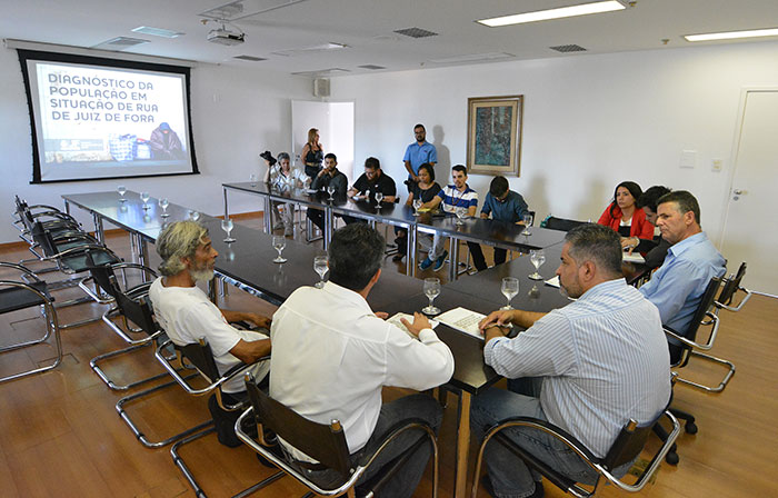 Maioria das pessoas em situação de rua tem moradia 2 Anúncio foi feito durante coletiva nesta quarta-feira (Foto: Marcelo Ribeiro)