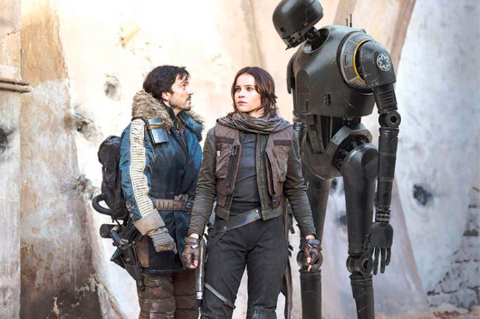 Episódio três e meio 1 jyn erso felicity jones no centro participa com cassian andor diego luna e o androide k 2so de uma missao fundamental para a sobrevivencia da alianca rebelde olavo prazeres