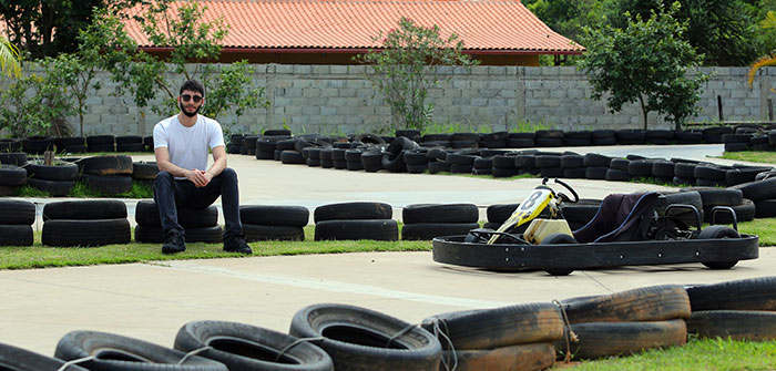  Erik começou no kart aos 8 anos, e hoje, com 21 anos, é campeão de Marcas e Pilotos de SP na categoria Novatos (Foto: Fernando Priamo)
