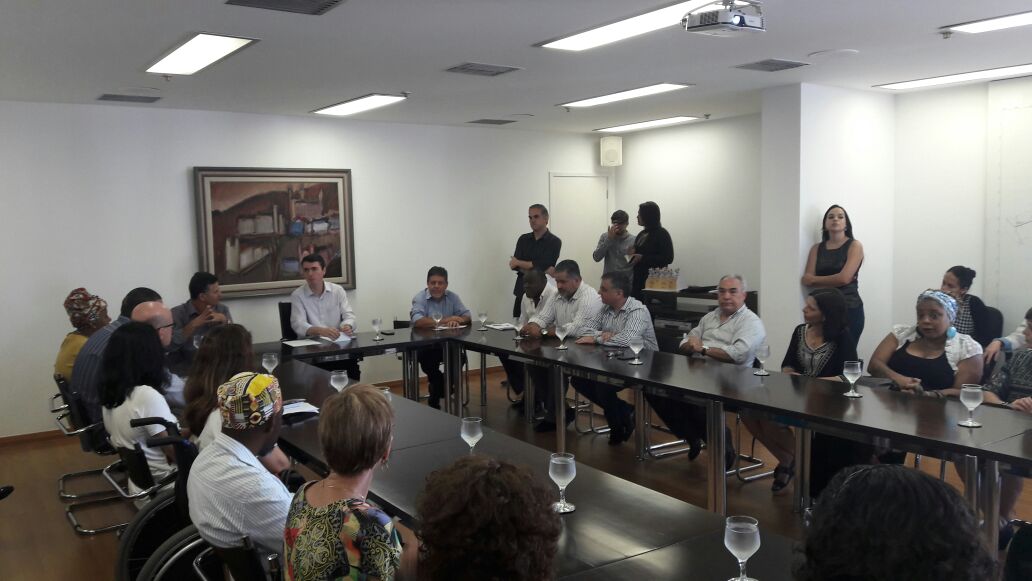 Secretarias recebem o 'Selo da Diversidade Étnico-Racial e de Gênero' 1 Autoridades , servidores e líderes de movimentos sociais estiveram presentes na cerimônia