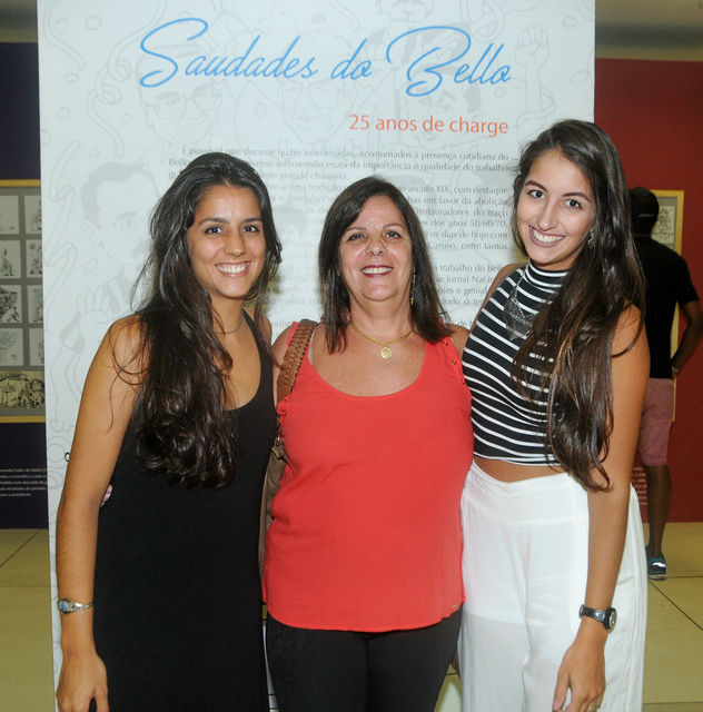 Coluna CR – 14-01-2017 1 As filhas de Bello, Nicolle e Laís, com a mãe Eliana. Foto: Andréa Ottoni