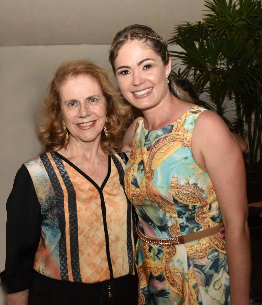 Glória Novaes e a vereadora Sheila Oliveira clicadas no Central