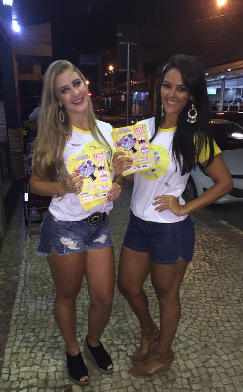 Larissa Guimarães e Priscila Ribeiro na ação promocional da Borbulhante 2017, orquestrada pela GP Integrada na Zona Sul 