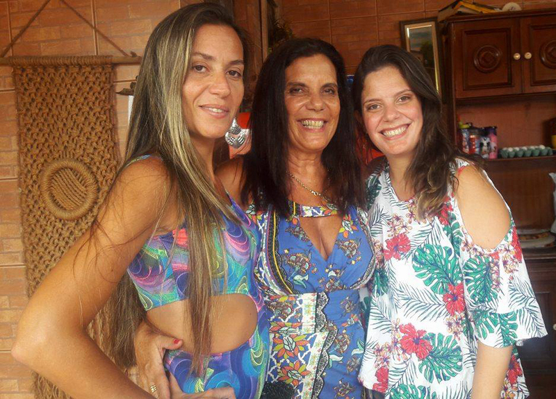Patrícia Gomide Jones Paiva, Mônica Gomide e a filha Bruna, que aniversariava.