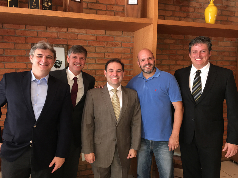 Coluna CR - 20-01-2017 1 Marcus Nasser, Claudinei Franzini, Leonardo Bortoletto, Alexandre Miranda e Juliano Rodrigues no almoço do Clube de Permuta, ontem, no Néctar