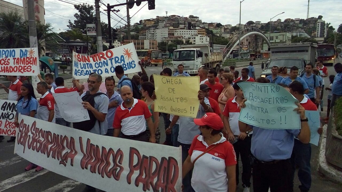 Motoristas e cobradores fazem manifestação 18 bus 3