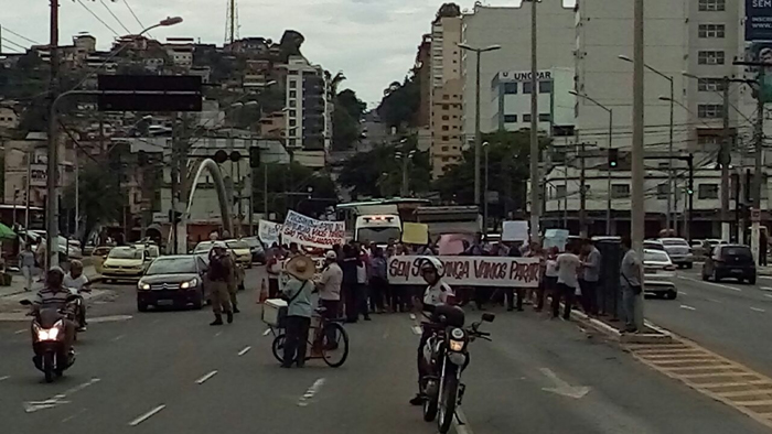 Motoristas e cobradores fazem manifestação 17 bus 4
