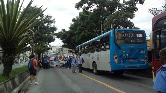 Motoristas e cobradores fazem manifestação 15 bus 7