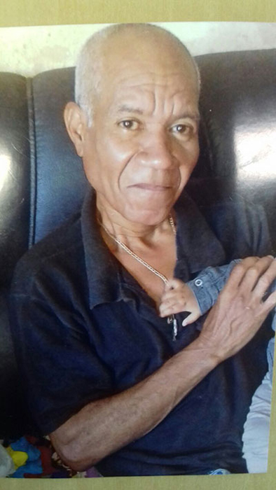 Quando desapareceu, Carlos Henrique vestia um casaco de moletom escuro, calça de moletom cinza e chinelos azuis. Ele não portava documentos (Foto: arquivo pessoal)