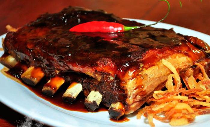 Gastrô+ 28-01-2017 1 Costela ao barbecue é marca registrada da casa e permanece no menu (Foto: divulgação)