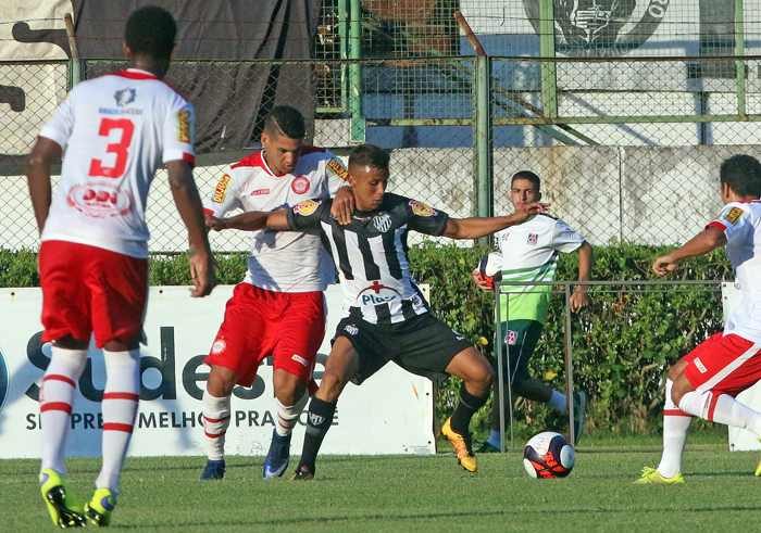A derrota para o Tombense por 1 a 0 deixou o Galo na vice-lanterna do Campeonato Mineiro (Foto: Leonardo Costa/Tupi F.C.)