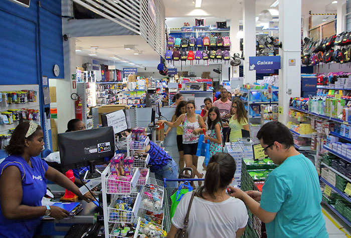 Horário especial do comércio para papelarias ainda não foi definido, mas Sindicato do Comércio de Juiz de Fora diz que expediente estendido valerá ainda este mês (Foto: Fernando Priamo)
