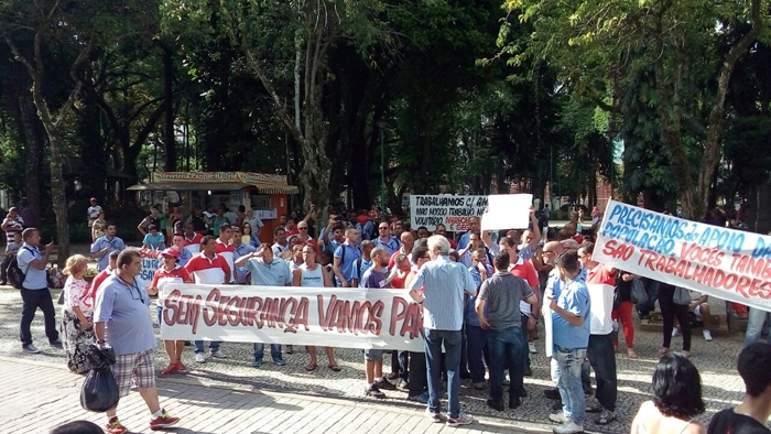 Motoristas e cobradores fazem manifestação 10 pque halfeld 2