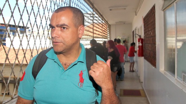 Sempre quando tem vacina, eu venho tomar"/ Eduardo da Silva,  40, que esteve ontem no PAM-Marechal. (Foto: Fernando Priamo) 