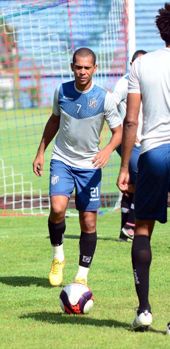 Tupi fecha com Leandro Ferreira e acerta retorno de Bruno Paiva 1 Leandro Ferreira já estava treinando com o elenco carijó (Foto: Olavo Prazeres)