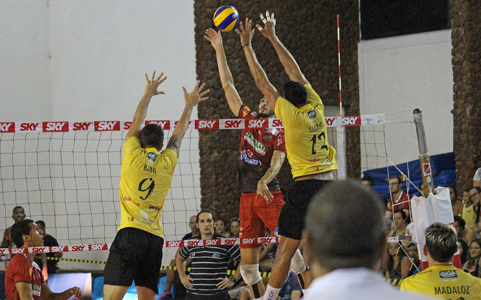 ( Vitória do JF Vôlei leva a equipe à 6ª posição na Superliga, com 18 pontos (Foto: Vítor Bara/JF Vôlei)