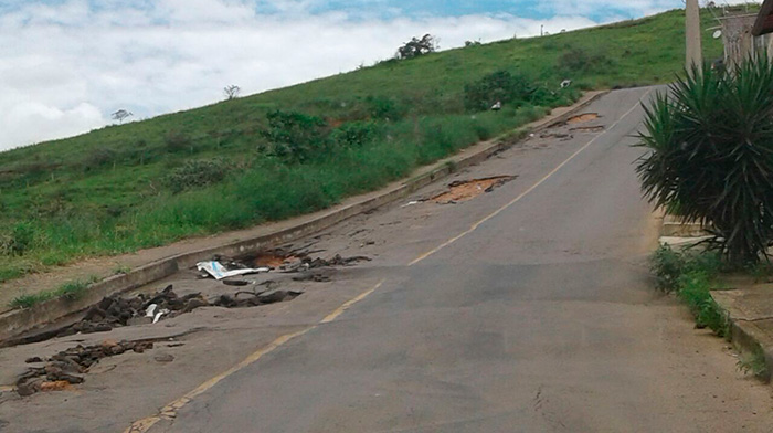 Pista de descida da via encontra-se intrafegável