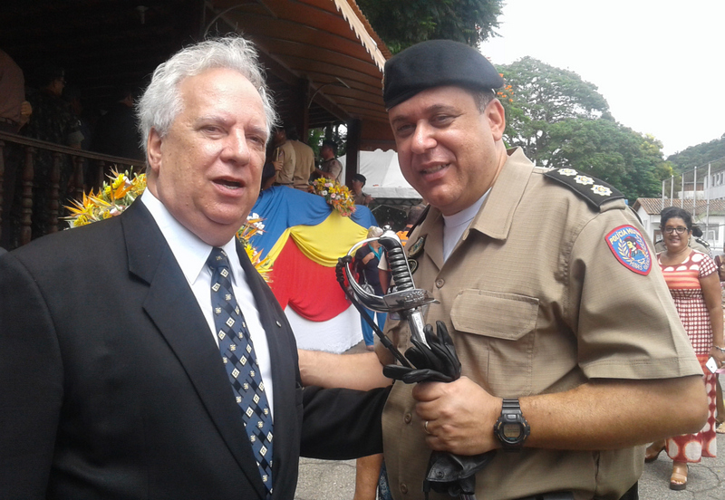 Coluna CR – 10-02-2017 1 Dirceu Falce e o novo comandante da 4° RPM, coronel Alexandre Nocelli Foto: Cida Martins
