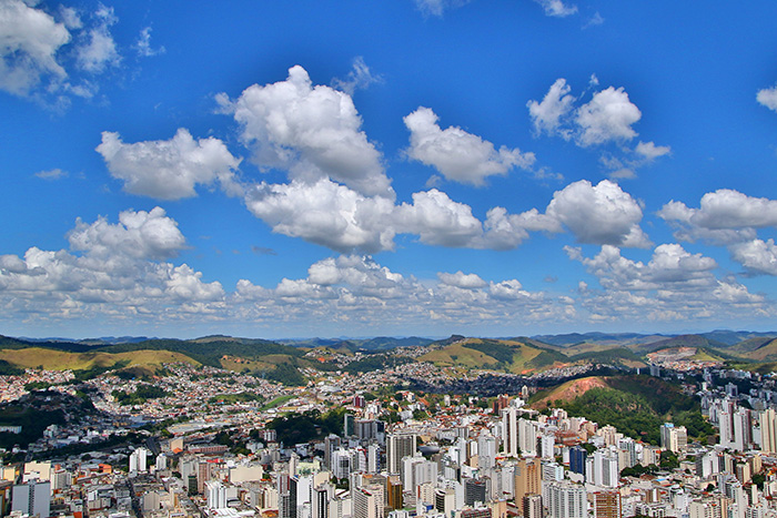Massa de ar seco e quente afasta as nuvens carregadas e deixa o céu claro na maior parte do dia (Foto: Fernando Priamo)