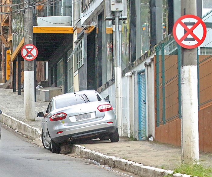 flagrante de infrações na Itamar Franco (Foto: Leonardo Costa)