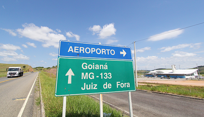 Mesmo com a crise, demanda por voos cresce 1 número de passageiros no Itamar Franco aumentou 5,6% em 2016 ante 2015; aeroporto tem hoje quatro voos diários de duas companhias aéreas (Felipe Couri/ Arquivo/ TM)