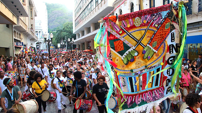 Grupo Tambor de Minas desce o Calçadão da Halfeld 1 Foto: Fernando Priamo