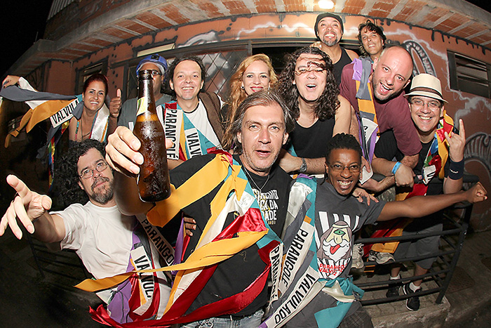 A folia começa cedo 4 Parangolé Valvulado .apresenta este ano o frevo-enredo "Belo, valvulado e do bar", com crítica à sociedade e à política (Foto: Divulgação)