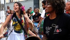 Grupo Tambor de Minas desce o Calçadão da Halfeld 8 tambores de minas