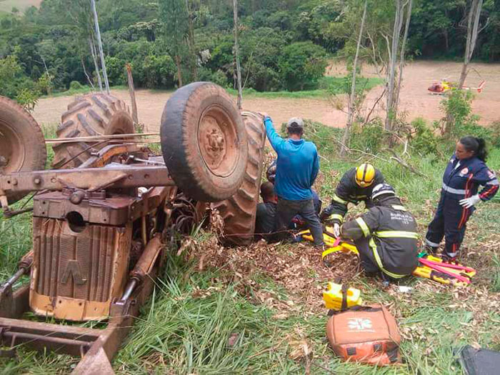 Trator tomba e prensa homem em Carmo de Minas 1 (Foto: Divulgação)