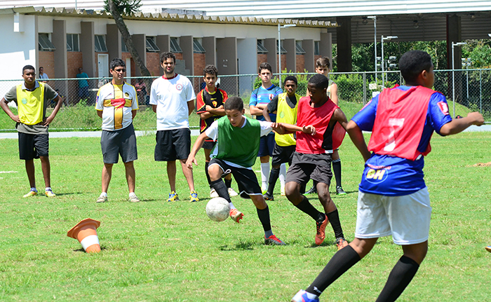 36 jovens passam em peneira 1 Na semana passada, jovens atletas participaram do processo de seleção na Faculdade de Educação Física e Desportos (Foto: Olavo Prazeres 26-01-2017)