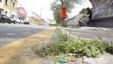 Degrau dificulta acesso de cadeirantes a ponto de ônibus 2 vu