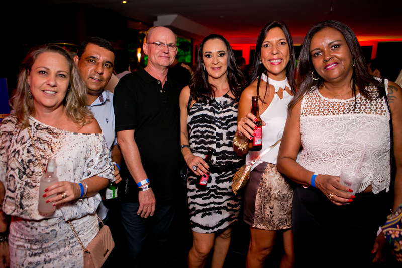Cláudia Maimeri, Marco Aurélio Miranda, Wander e Kátia Estiguer, Luciana Guimarães e Sirlei Mariano, no Café da Mata. Foto: Wanderson Monteiro