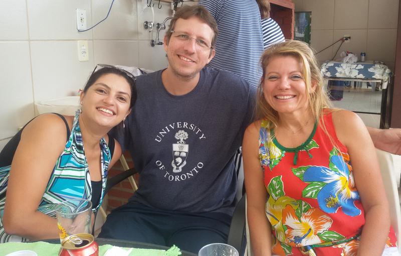 Coluna CR - 04-03-2017 2 Alessandra e Giancarlo Lucchetti recepcionados por Ana Paula Sena Vasconcelos, em tarde de churrasco, no Jardim Laranjeiras