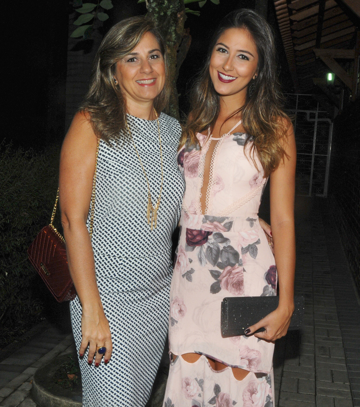 Annik Passos Marôcco e a filha Lara Passos Alvim que hoje cola grau em odontologia  Foto: Andréa Ottoni