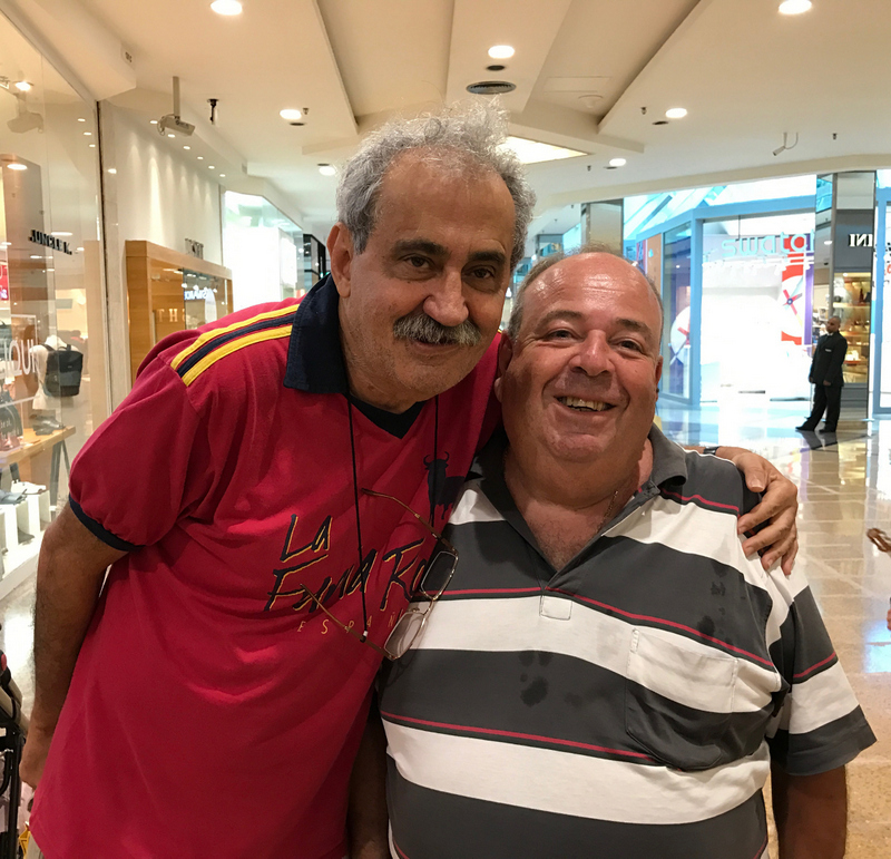 O renomado colunista Ancelmo Góis e o ‘pole position’ do Grupo Serve Sul, Fernandão Assad num encontro informal no Barra Shopping, no Rio 
