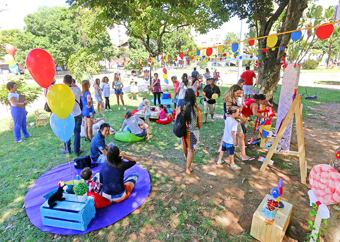 Praça do Bom Pastor recebeu dezenas de crianças para atividades lúdicas, brincadeiras e interação (Foto: Leonardo Costa))