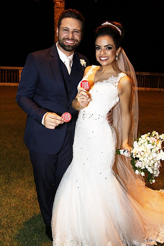 A jornalista Letícia Duarte e o cantor Christiano Leite (que forma a famosa dupla com Renan) foram protagonistas de elegante casamento na Igreja São Mateus e, na sequencia, receberam para fina recepção na Villa Serata. Os noivos seguiram para lua de mel em Punta Cana, no Caribe. Foto: Rodrigo Paschoalino/Zine
