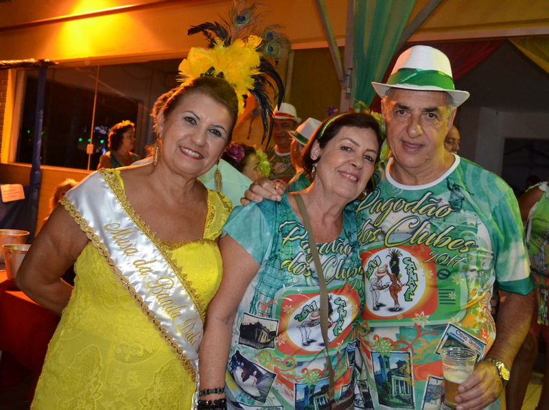 A musa da banda, Elizabeth Ank, Elisa e Marcelo Barra FOTO: TONINHO CARVALHO