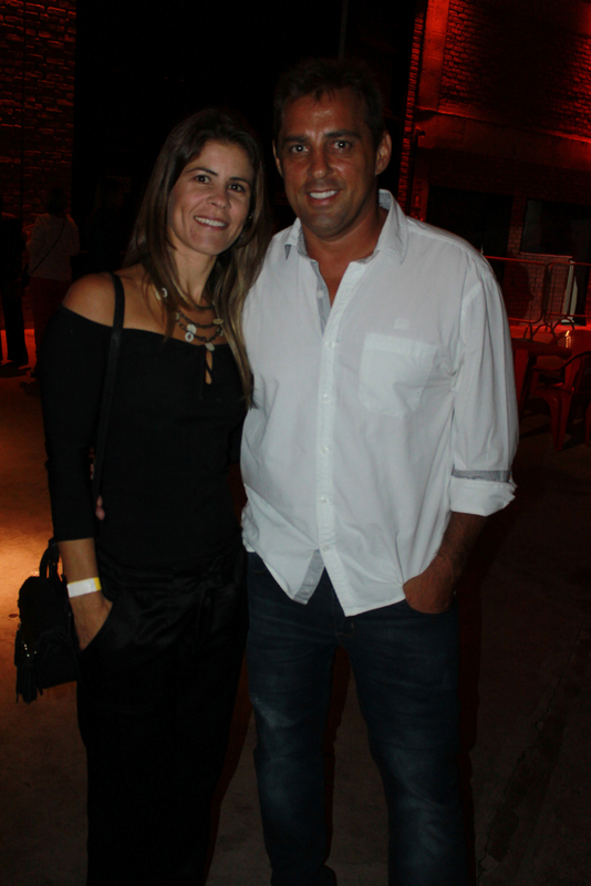 Débora dos Santos e Eumar Werneck, curtindo o show do Roupa Nova. Foto: Guilherme Ovídio