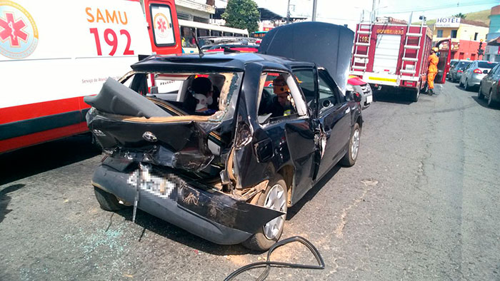 Foto: Corpo de Bombeiros/Divulgação acidente-jk-divulgacao-bombeiros-3