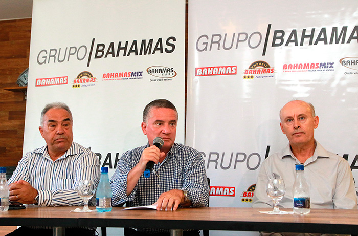 Bahamas fica em 16º no ranking da Associação Brasileira de Supermercados 1 Anúncio foi feito pelo presidente da empresa, Jovino Campos, e pelo vice-presidente, Paulo Roberto Lopes, ao lado do secretário de Desenvolvimento Econômico, João Matos. (Foto: Fernando Priamo)