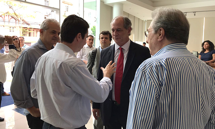 Em Juiz de Fora, Ciro Gomes visitou o Museu de Arte Murilo Mendes (Mamm) e o Memorial da da República erguido em homenagem ao ex-presidente Itamar Franco, no Centro, onde encontrou com o prefeito Bruno Siqueira (PMDB) e com o reitor da UFJF, Marcus David. (Foto: Divulgação/PJF)