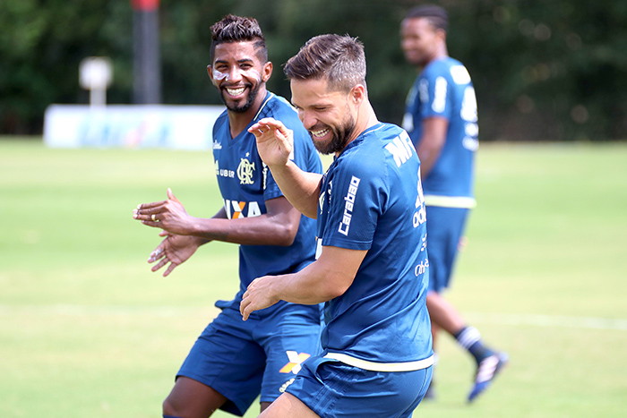 Fla-Flu decide Taça Guanabara hoje com torcida mista 2 Feliz com a convocação para a Seleção Brasileira, meia Diego está confirmado na equipe titular, a mesma que iniciou a semifinal contra o Vasco (Foto: Gilvan Souza/ Flamengo)