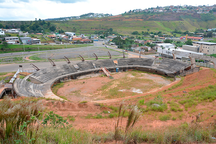 Obras do ginásio serão retomadas no dia 20 de março 1 Metalúrgica Valença, que venceu a licitação, segundo a PJF, está empenhada em cumprir o prazo de 18 meses para entregar a obra, orçada em R$18,9 milhões (Foto: Marcelo Ribeiro)