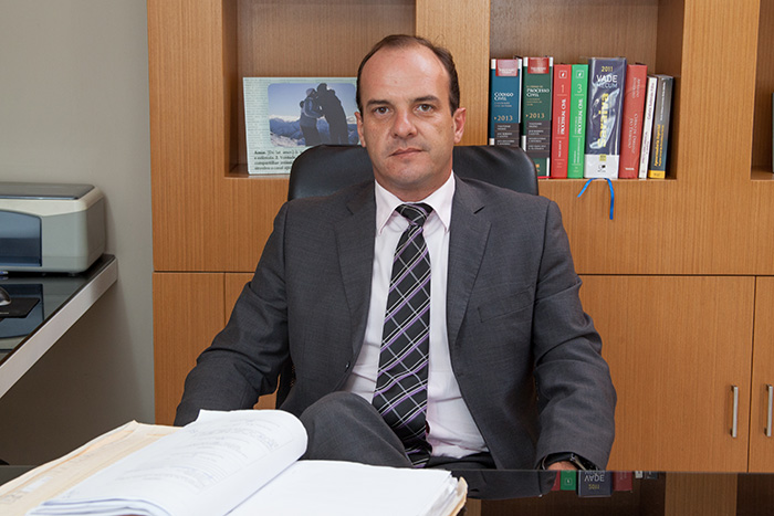  O advogado Joaquim da Silveira fará pedido de bloqueio judicial da conta do banco para liberar dinheiro do cliente (Foto: Divulgação)