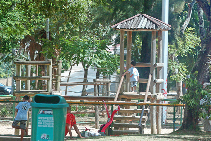 Corpo de Bombeiros alerta para brincadeiras em parquinhos 2 Brincadeiras das crianças nos parques devem sempre ser acompanhadas de perto e supervisionadas por um adulto (Foto: Leonardo Costa)