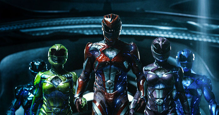 É hora de morfar 1 Adolescentes em trajes coloridos precisam salvar o mundo quando uma vilã decide atacar uma cidade do tamanho de uma azeitona em 'Power Rangers' (Foto: Divulgação)