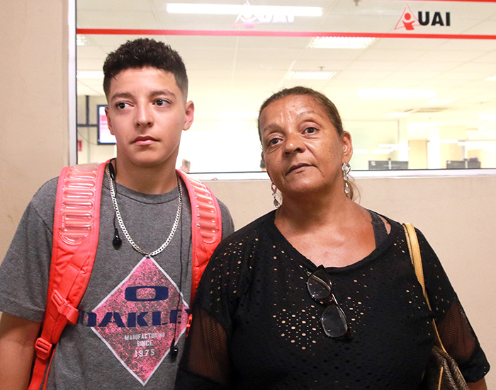 O estudante Gustavo Lopes de Almeida atrasou inicio da preparação em autoescola por conta da demora no agendamento para fazer carteira de identidade (Foto: Fernando Priamo)