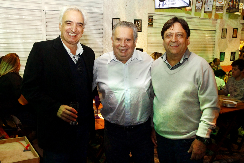 Coluna CR – 27-04-2017 2 No Empório do Sabor, Raimundo Bechara, Jorge Montessi e Ângelo Marciano, integrantes da caravana da Suprema no Comida di Buteco Foto: Júnior Faria